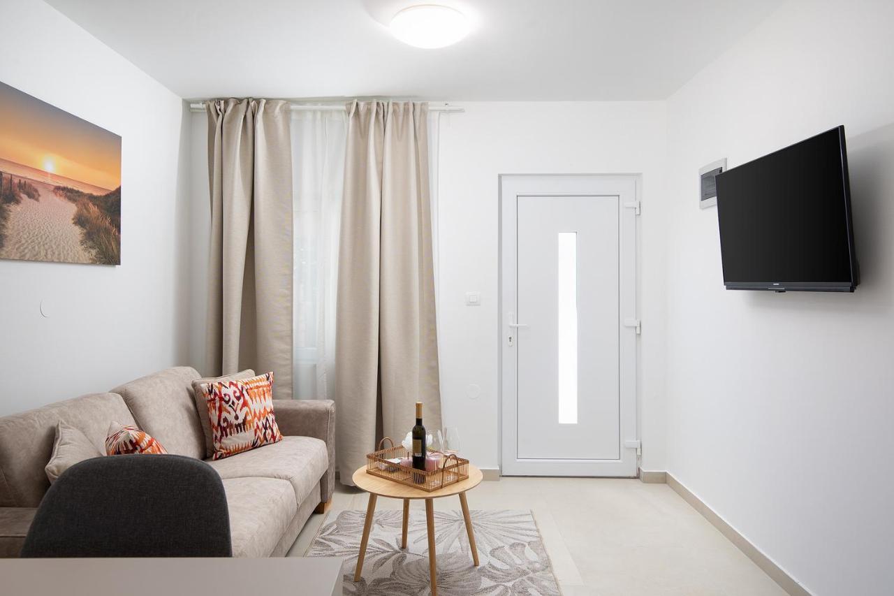 Apartments And Rooms Jakic Medulin Exterior photo