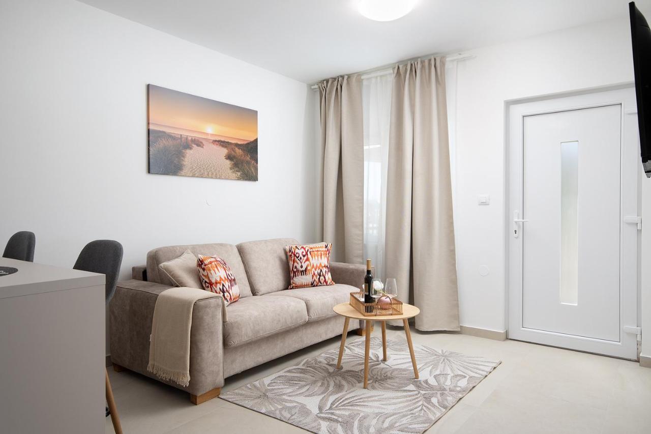Apartments And Rooms Jakic Medulin Exterior photo
