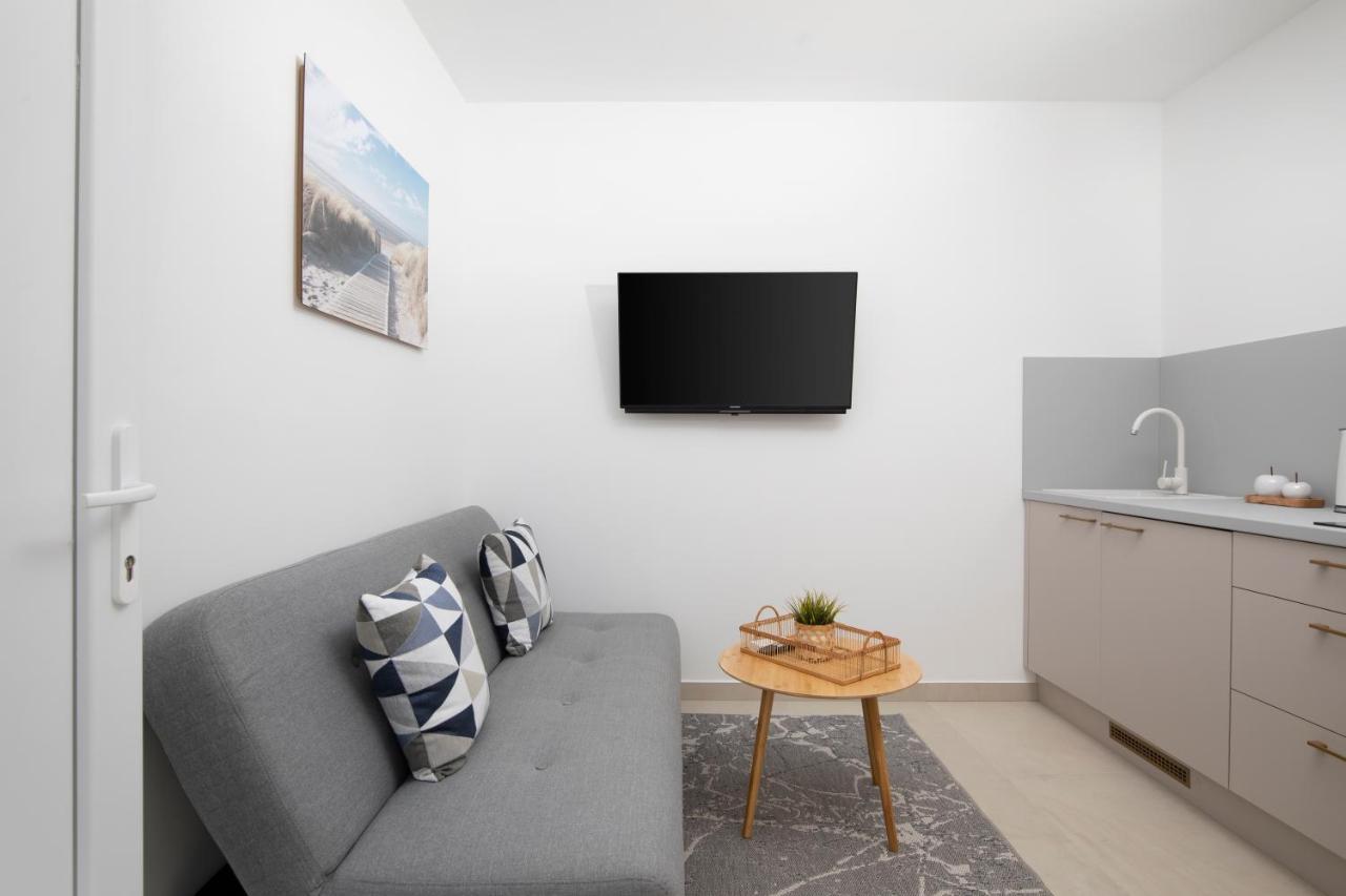 Apartments And Rooms Jakic Medulin Exterior photo
