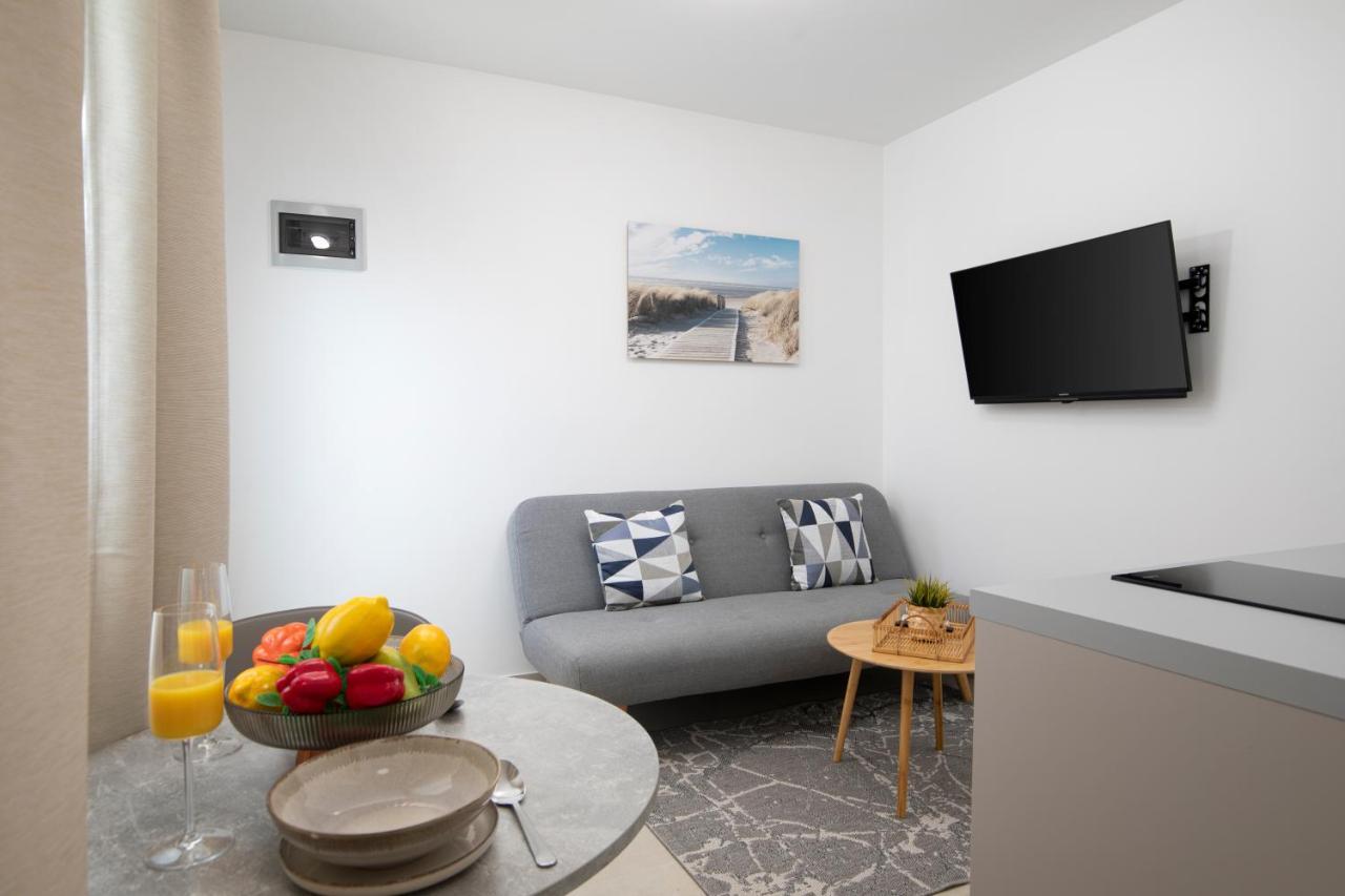 Apartments And Rooms Jakic Medulin Exterior photo