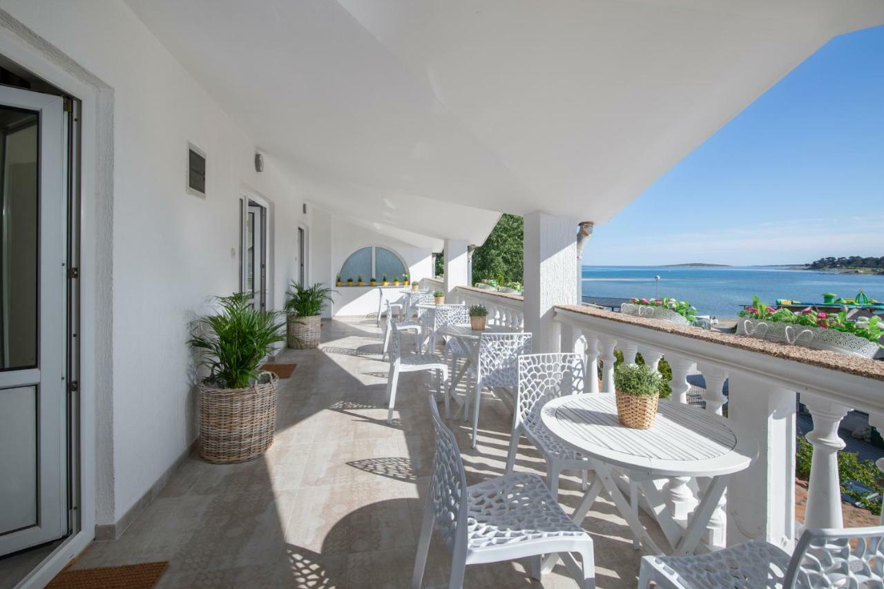 Apartments And Rooms Jakic Medulin Exterior photo